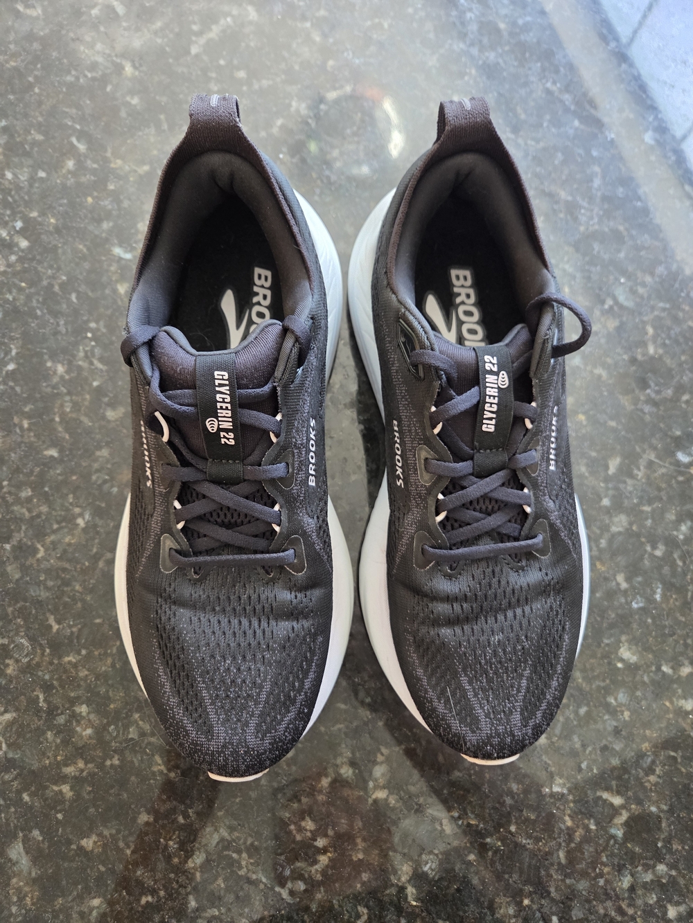 Brooks Glycerin 22 Black/White Running Shoes